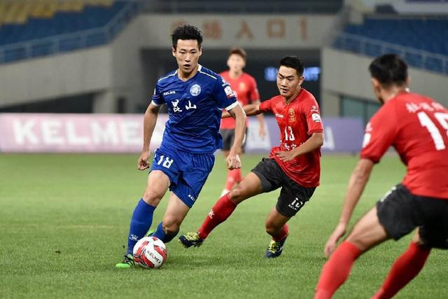 国足星夜抵达雅加达 客战印尼主力框架已形成